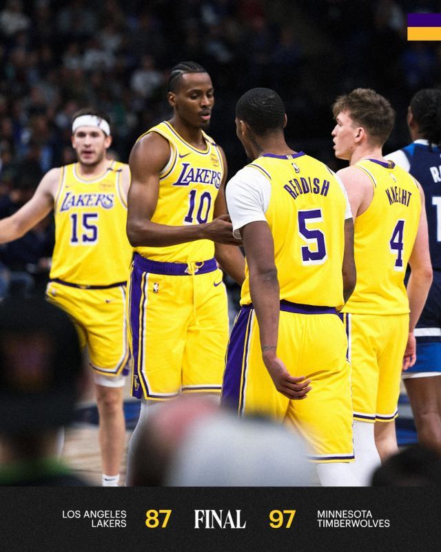 开云体育下载-近11战8负 詹姆斯继续离队！湖人该补强还是解体？